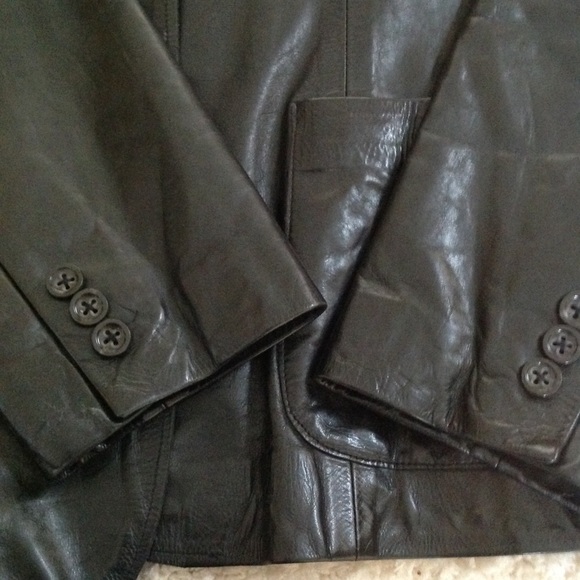 Timeless fine leather blazer in EUC - Picture 7 of 8
